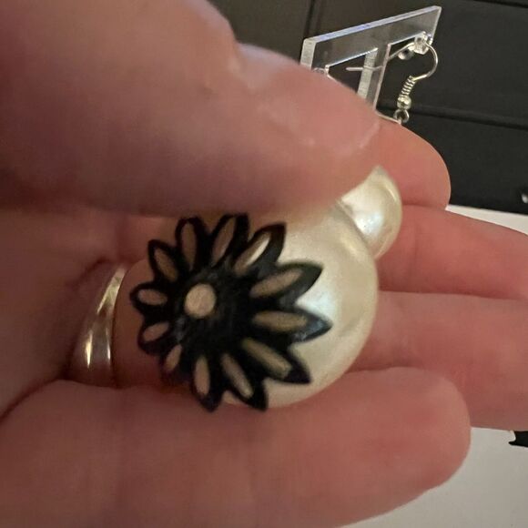 Beautiful earrings  - Picture 4 of 5